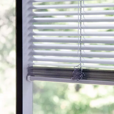 Bild: Jalousieglas ISO-Shadow mit warmer Kante