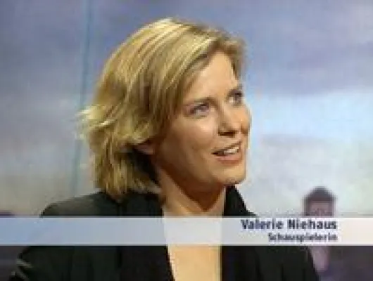 Bild: Valerie Niehaus im Gespräch mit Bruder Paulus, Sonntag, 08.04.2007, 8.30 Uhr, N24 Ethik „Um Gottes Willen"