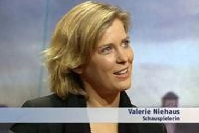 Bild: Valerie Niehaus im Gespräch mit Bruder Paulus, Sonntag, 08.04.2007, 8.30 Uhr, N24 Ethik „Um Gottes Willen"