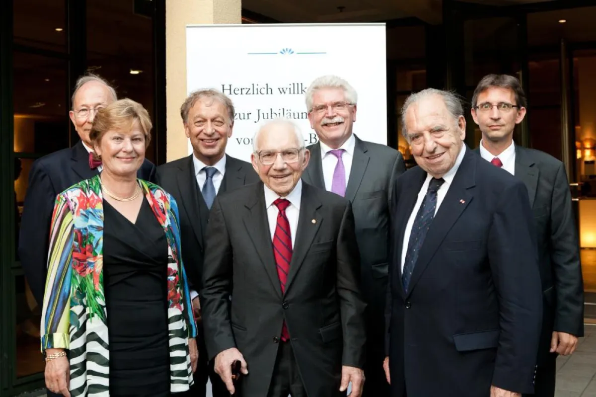 Wirtschaftsminister M. Zeil und Bürgermeisterin A. Detsch (Planegg) mit Vorstand und Ehrengäste MBBM