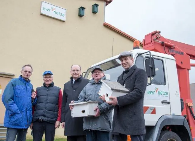 Bild: Neue „Reihenhäuser“ für Schwalbe und Star