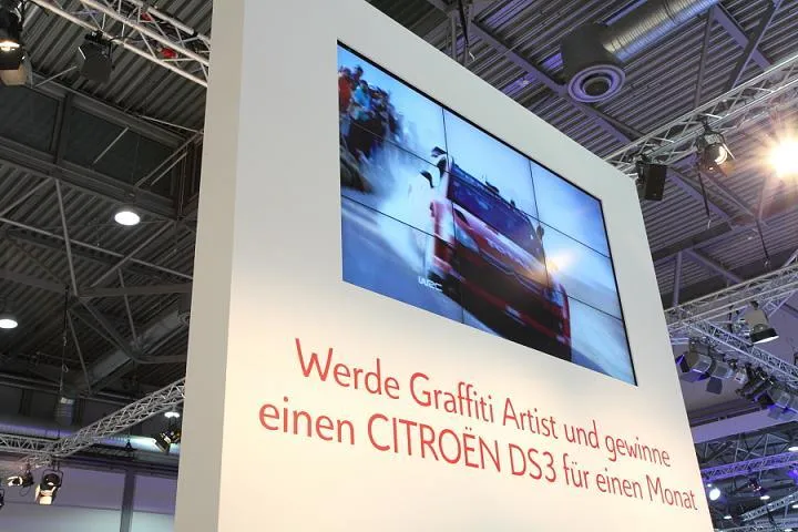 KIEKER Veranstaltungstechnik München mit NEC-Steglos LCD Splitwand auf der AMI 2010 in Leipzig Bild: KIEKER Veranstaltungstechnik München mit NEC-Steglos LCD Splitwand auf der AMI 2010 in Leipzig