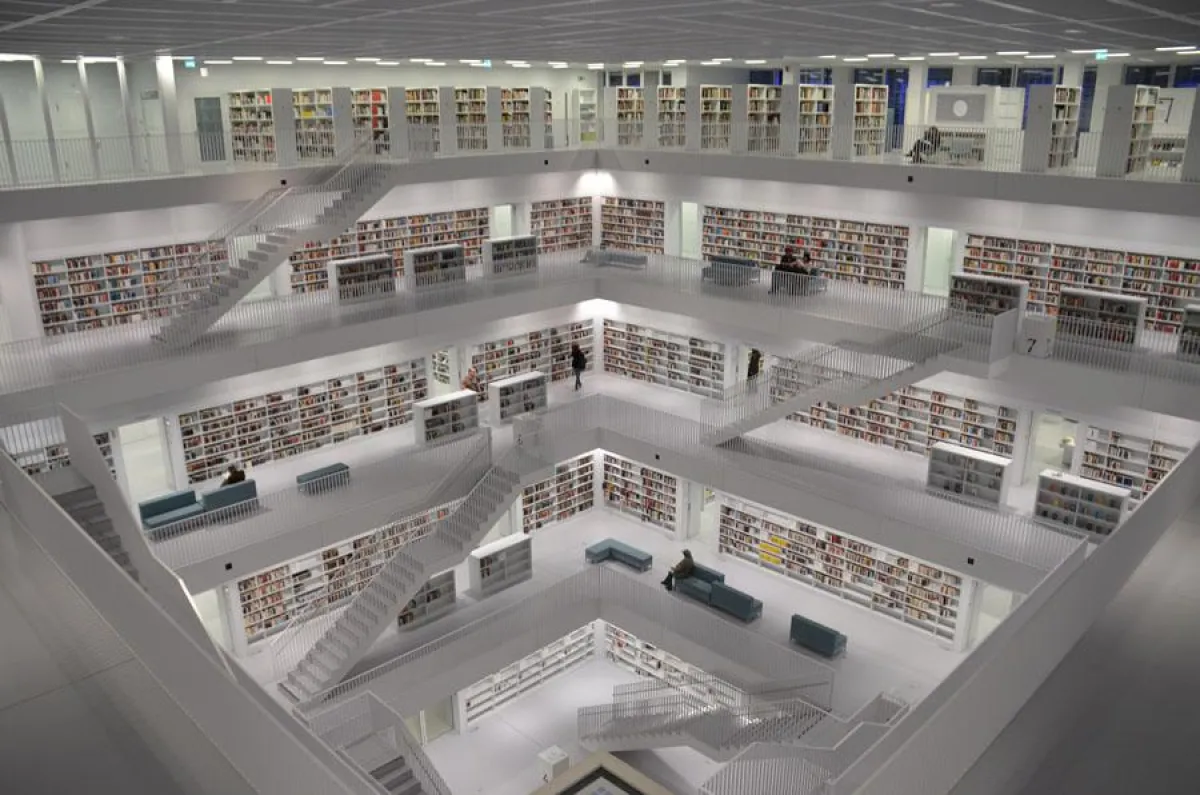 Neue Stuttgarter Bibliothek mit ekz-Regalen