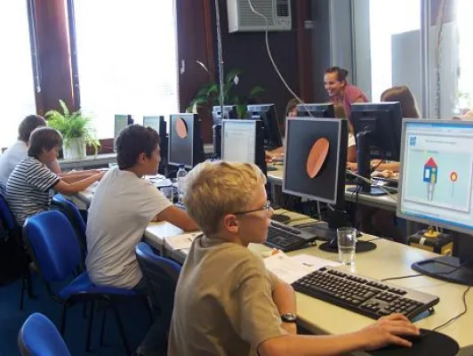 Bild: Das Logistik Lernzentrum bietet zum zweiten Mal Weiterbildungsprogramme in den Sommerferien an