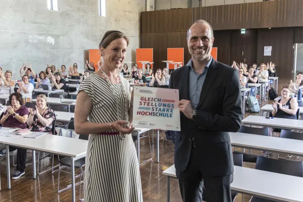 Gelebte Chancengleichheit: Hochschule Mainz mit Prädikat „Gleichstellungsstarke Hochschule“ ausgezeichnet Bild: Gelebte Chancengleichheit: Hochschule Mainz mit Prädikat „Gleichstellungsstarke Hochschule“ ausgezeichnet