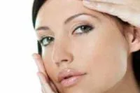 Bild: Facelifting oder Unterspritzung - wann ist welche Methode richtig?