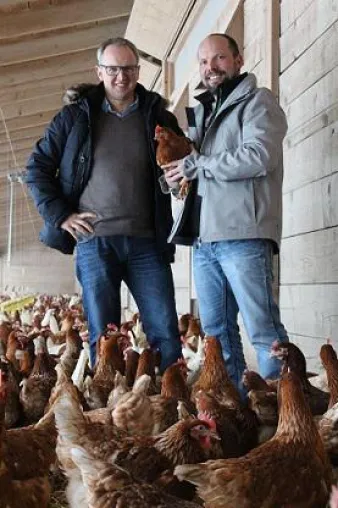 Zusammenfügen, was zusammen passt: Geflügelhof Zapf und Kaisers Gutes Backstube kooperieren Bild: Zusammenfügen, was zusammen passt: Geflügelhof Zapf und Kaisers Gutes Backstube kooperieren