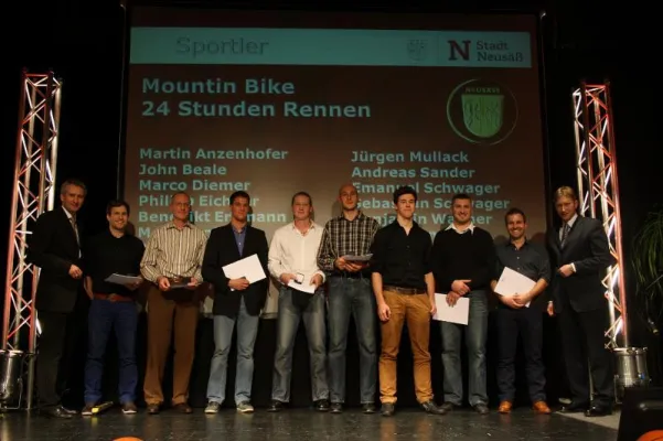 Bild: Goldene Sportplakette für das Team LEW Bergziege - Mountainbiker von der Stadt Neusäß ausgezeichnet