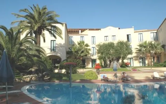 Bild: Hotel Arbatasar auf Sardinien - Entdecken Sie schroffe Berge und türkisfarbenes Wasser im Osten der Insel