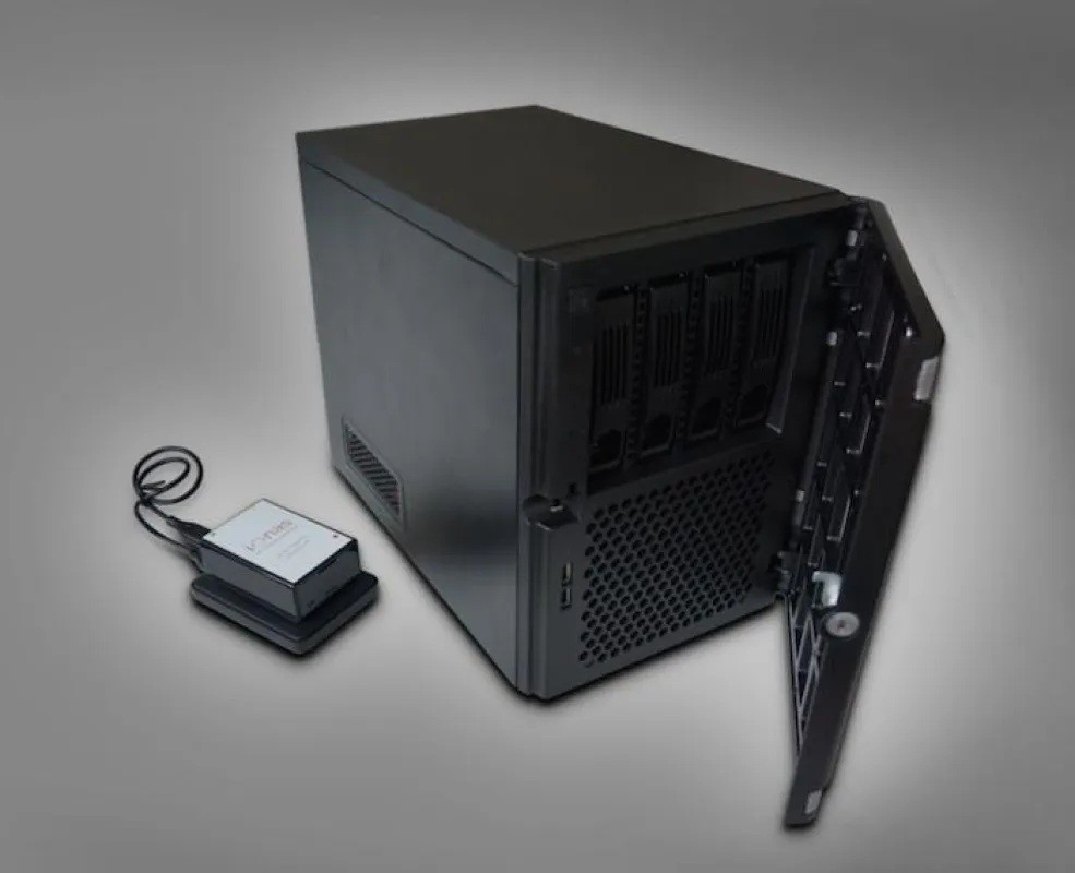 Der ionas Server bietet alles, was ein kleines Unternehmen an IT braucht.