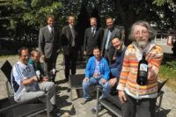 Bild: Neuer Weinjahrgang "Creativo" 2009: Mit Genuss Soziales unterstützen
