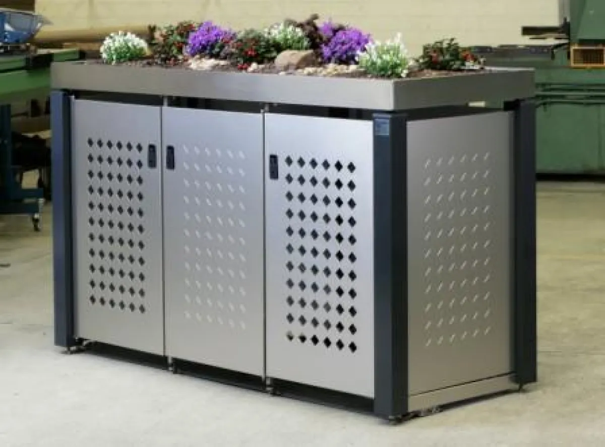 Zum Foto von Walter Fischer: Die Design-Müllkammerbox ist ein Eigenprodukt der Werkstatt Constantin.