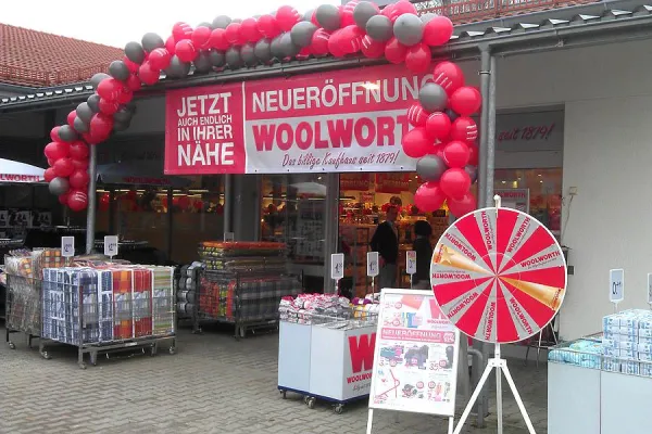 Bild: Kölner Werbeagentur Adsolution betreut bundesweit alle Filialeröffnungen für Woolworth