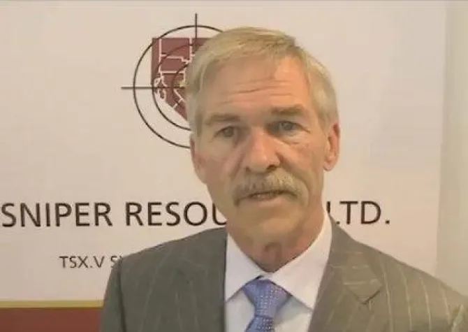 Bild: Scott Baxter von Sniper Resources lädt nach