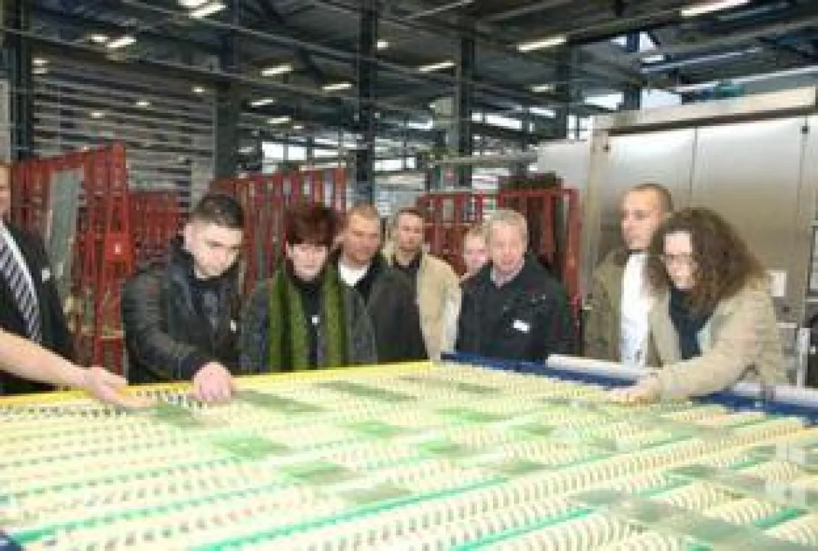 Bei den Glass Experience Days von Frerichs Glas machten sich über 300 Kunden mit neuartigen Gläsern und deren Anwendunge vertraut