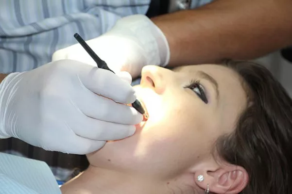 Bild: Warum die Prophylaxe beim Zahnarzt extrem wichtig für eine gute Zahnvorsorge ist