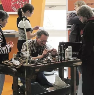 Altes Handwerk begeistert junge Musiker: Musicon Valley e.V. aus Markneukirchen überzeugt in Frankfurt/Main Bild: Altes Handwerk begeistert junge Musiker: Musicon Valley e.V. aus Markneukirchen überzeugt in Frankfurt/Main