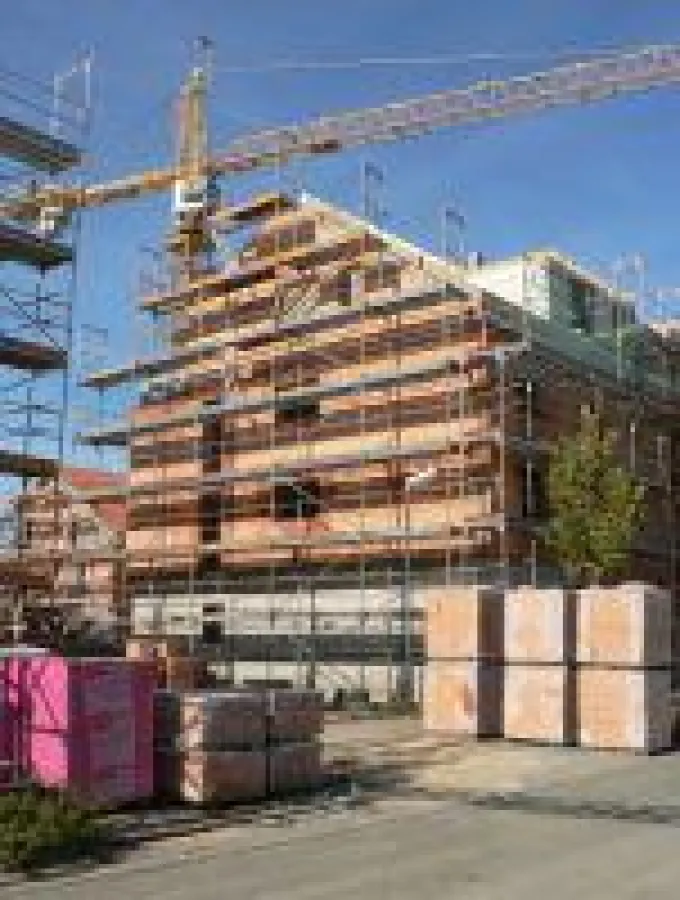 Gebäude aus massivem Mauerwerk sind laut einer aktuellen Studie deutlich wirtschaftlicher als Bauweisen mit Holz oder Beton.