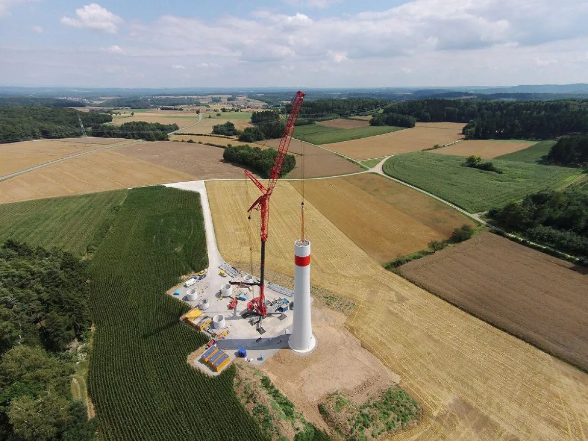 Um ein weiteres Windrad wird der NATURSTROM-Windpark bei Scheßlitz ergänzt. Foto: NATURSTROM AG