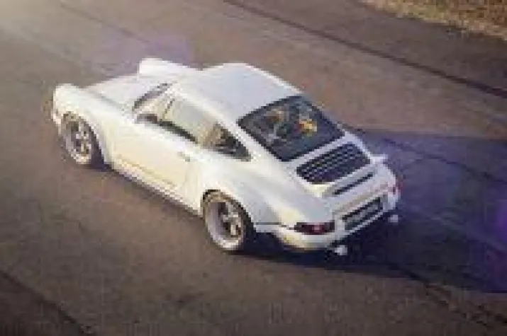 Singer präsentiert neue 964 Porsche-Modelle mit Kussmaul-Glanz Bild: Singer präsentiert neue 964 Porsche-Modelle mit Kussmaul-Glanz