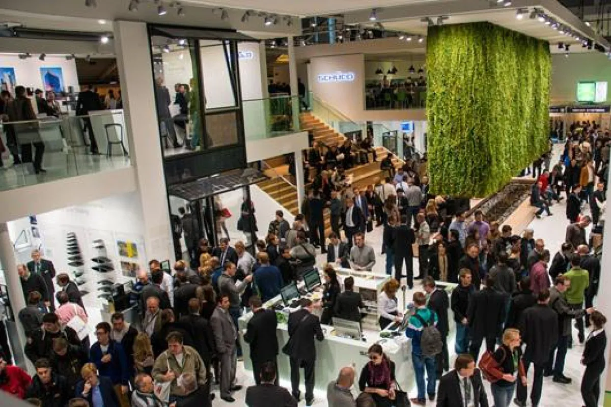 Mit mehr als 10.000 registrierten Planern, Architekten, Investoren und Metallbauern stellt Schüco au