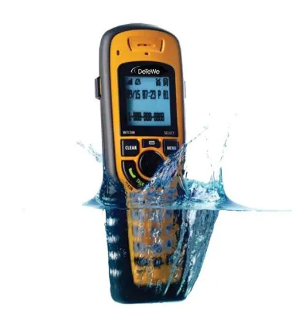 Das DeTeWe BeeTel 2000 darf auch mal baden gehen Bild: Das DeTeWe BeeTel 2000 darf auch mal baden gehen