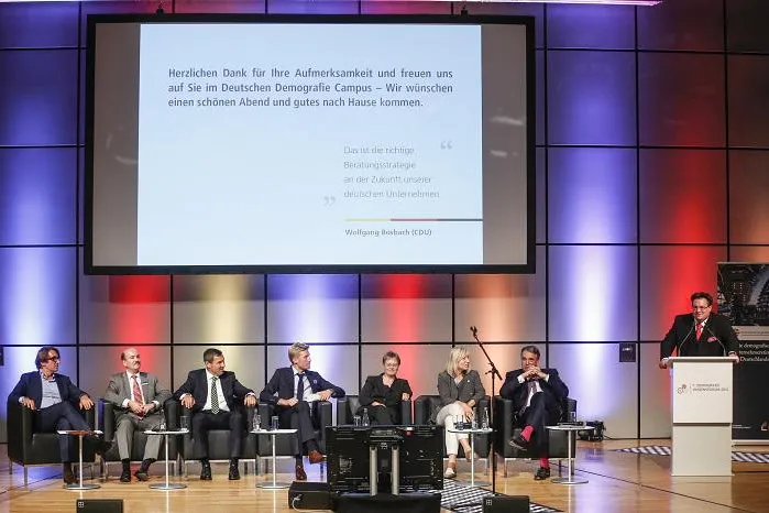 Mit dem Demografieberater enstand ein ganz neues Berufsfeld in der Versicherungsbranche Bild: Mit dem Demografieberater enstand ein ganz neues Berufsfeld in der Versicherungsbranche