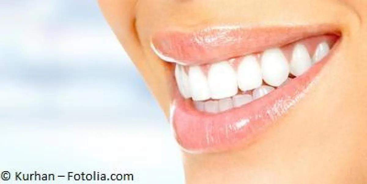 Ein strahlendes Lächeln mit Hilfe von Veneers © Kurhan-Fotolia.com