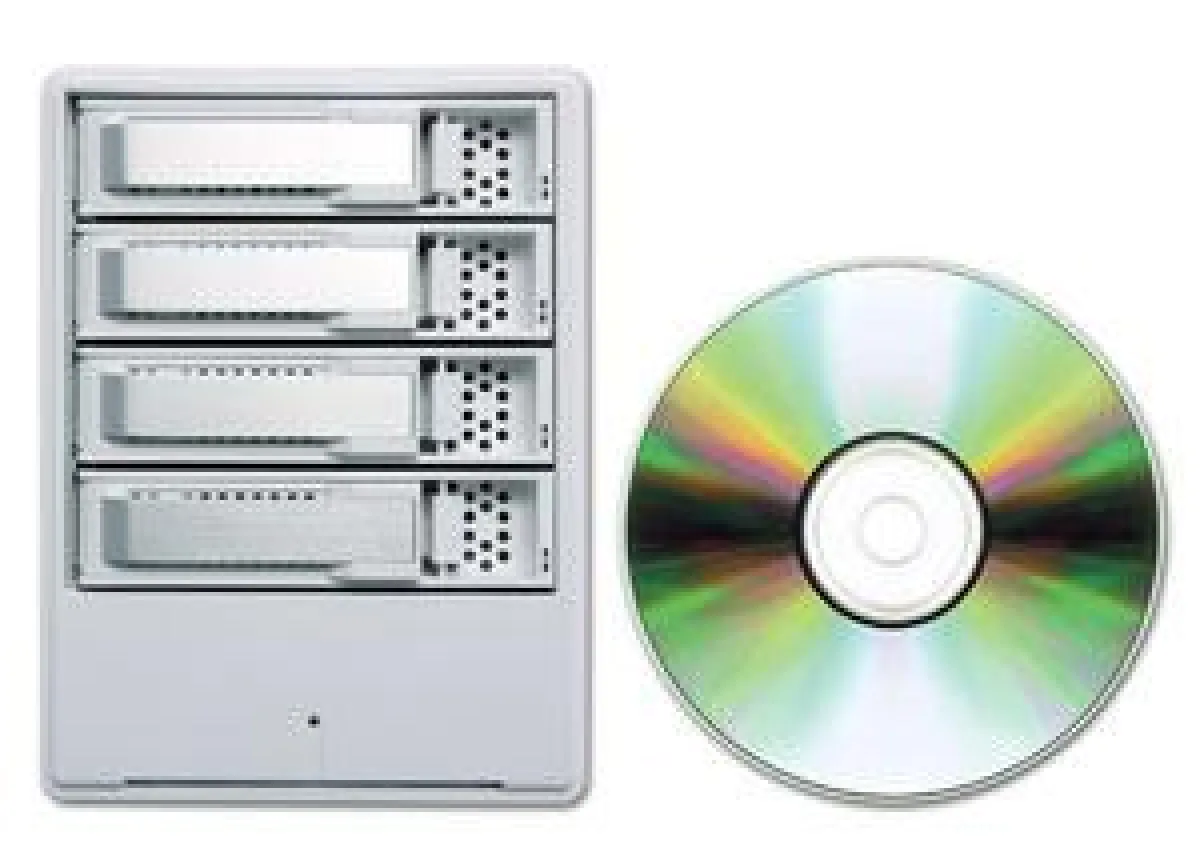 Areca ARC-5020/4020 im Größenvergleich zu einer CD