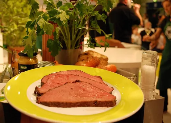 Betörender Bratenduft am Stand der Bio Ranch Zempow Bild: Betörender Bratenduft am Stand der Bio Ranch Zempow