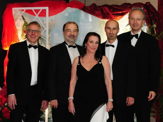Bild: Dance with U(A)S / Frankfurt University of Applied Sciences lädt zum Hochschulball 2016 ein