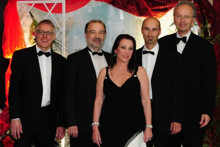 Bild: Dance with U(A)S / Frankfurt University of Applied Sciences lädt zum Hochschulball 2016 ein