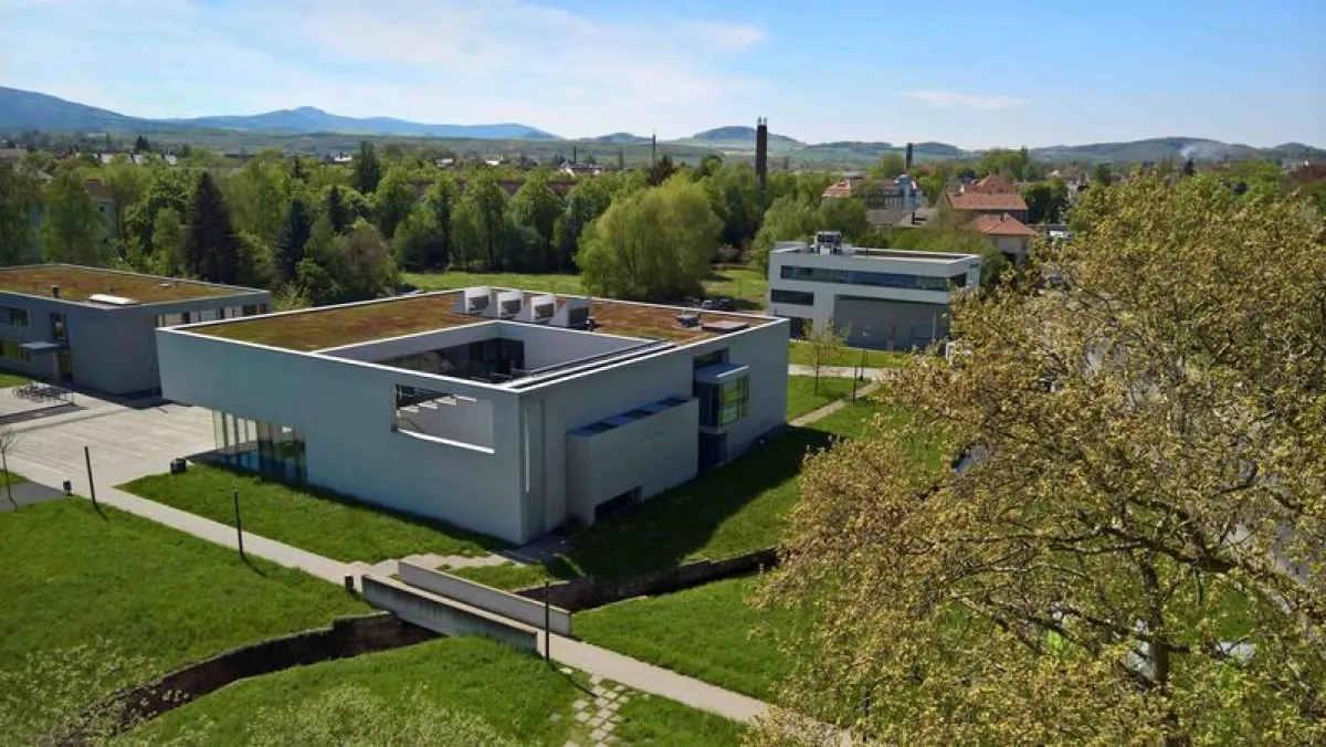 Blick auf das Peter-Dierich-Haus und das Fraunhofer-Institut in Zittau (Foto: HSZG, Dr. Wolfgang Menzel)
