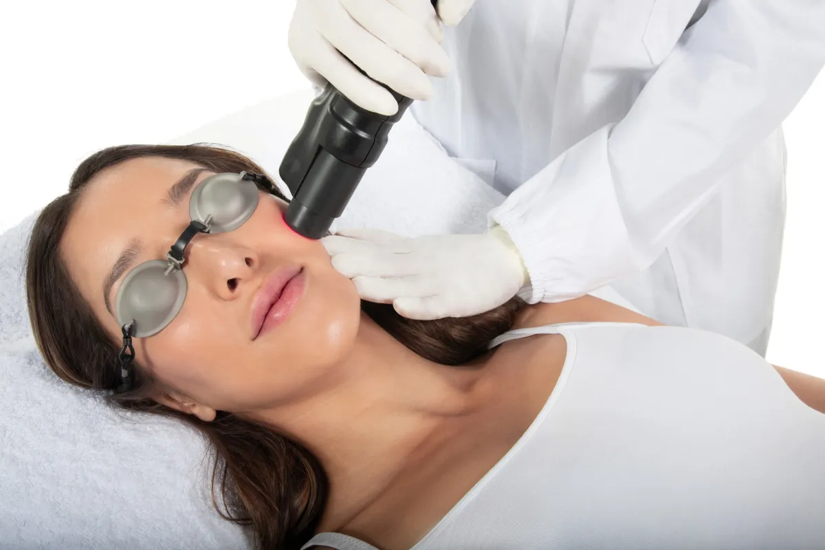 Red Touch Pro Laser – Präzise Hautverjüngung in Ulm (© DEKA M.E.L.A. S.r.l.)