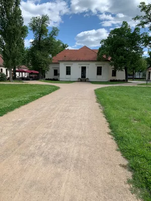 Wegedecke für Welterbe: Naturstein-Deckschicht von tegra im Dessauer Georgengarten Bild: Wegedecke für Welterbe: Naturstein-Deckschicht von tegra im Dessauer Georgengarten
