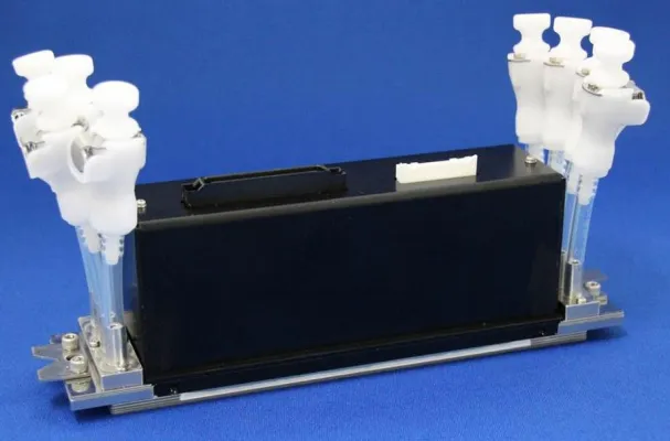 Bild: KYOCERA entwickelt neuen Tintenstrahldruckkopf für simultanen Vierfarbdruck