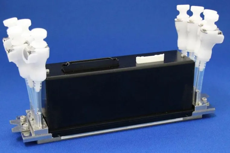 Bild: KYOCERA entwickelt neuen Tintenstrahldruckkopf für simultanen Vierfarbdruck