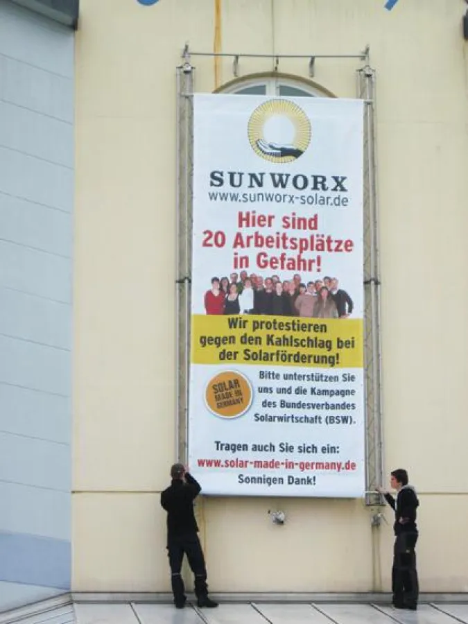 Plakataktion am SUNWORX-Solar Firmensitz