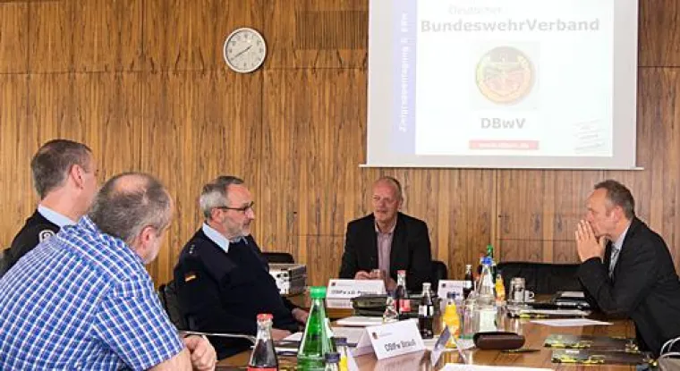 Bild: Richt euch, Augen zu und wegtreten!