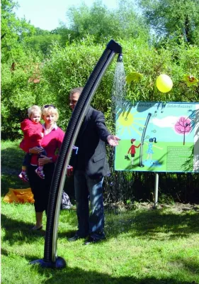 Bild: Woche der Sonne - Trotz kalter Dusche nicht ins Wasser gefallen