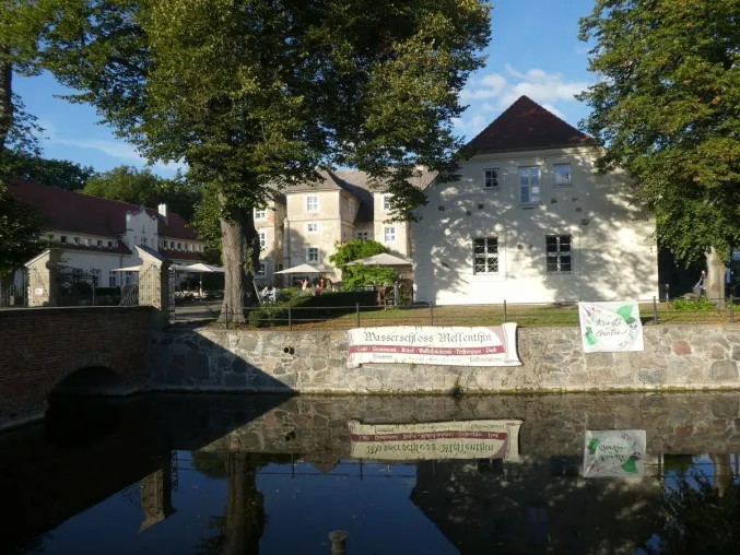 Den Goldenen Herbst im Wasserschloss Mellenthin auf Usedom genießen Bild: Den Goldenen Herbst im Wasserschloss Mellenthin auf Usedom genießen