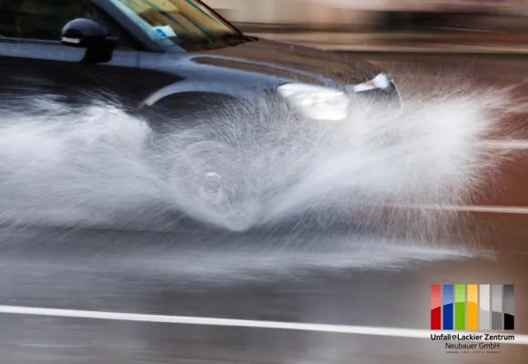 Bild: Starkregen und Autofahren