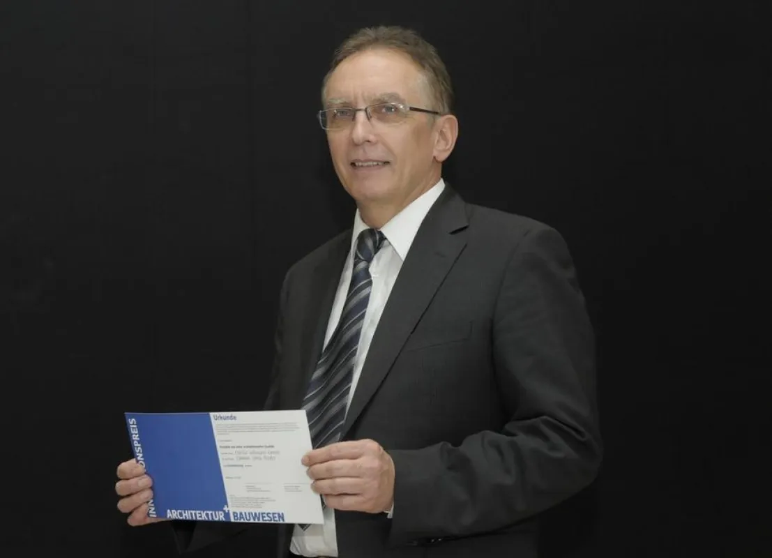 ComTür Geschäftsführer Wolfgang Weimann wurde auf der BAU 2011 in München die begehrte Architektur- und Designauszeichnung ?Innova