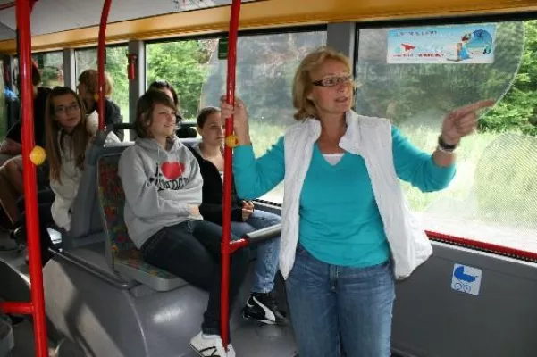 Bild: Verkehrssicherheitstag im Schul- und Sportzentrum Markweg in Herrenberg - Schulbus sicherstes Verkehrsmittel.