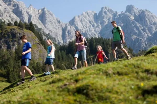 Bild: Weltmeisterliches Wandern im PillseereTal