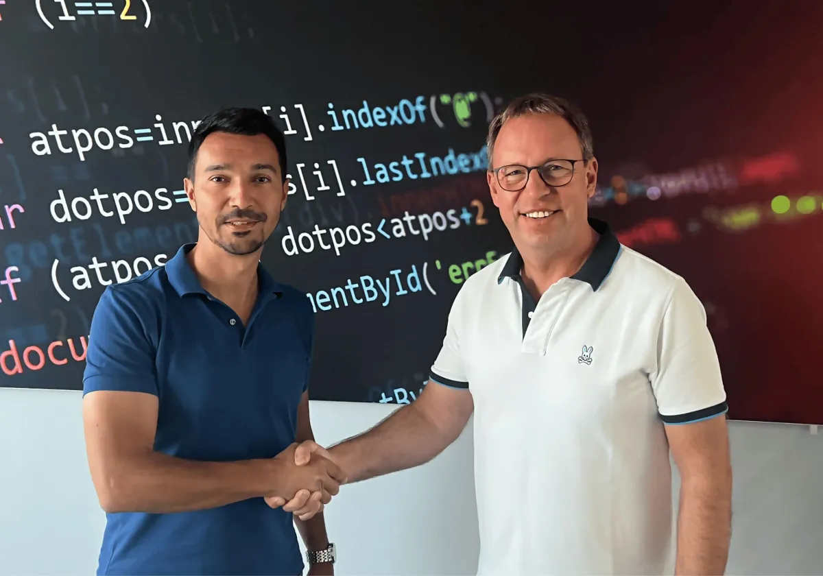 Foto: Reybex CEO Selcuk Acar (links) und easy CEO Andreas Zipser (rechts)