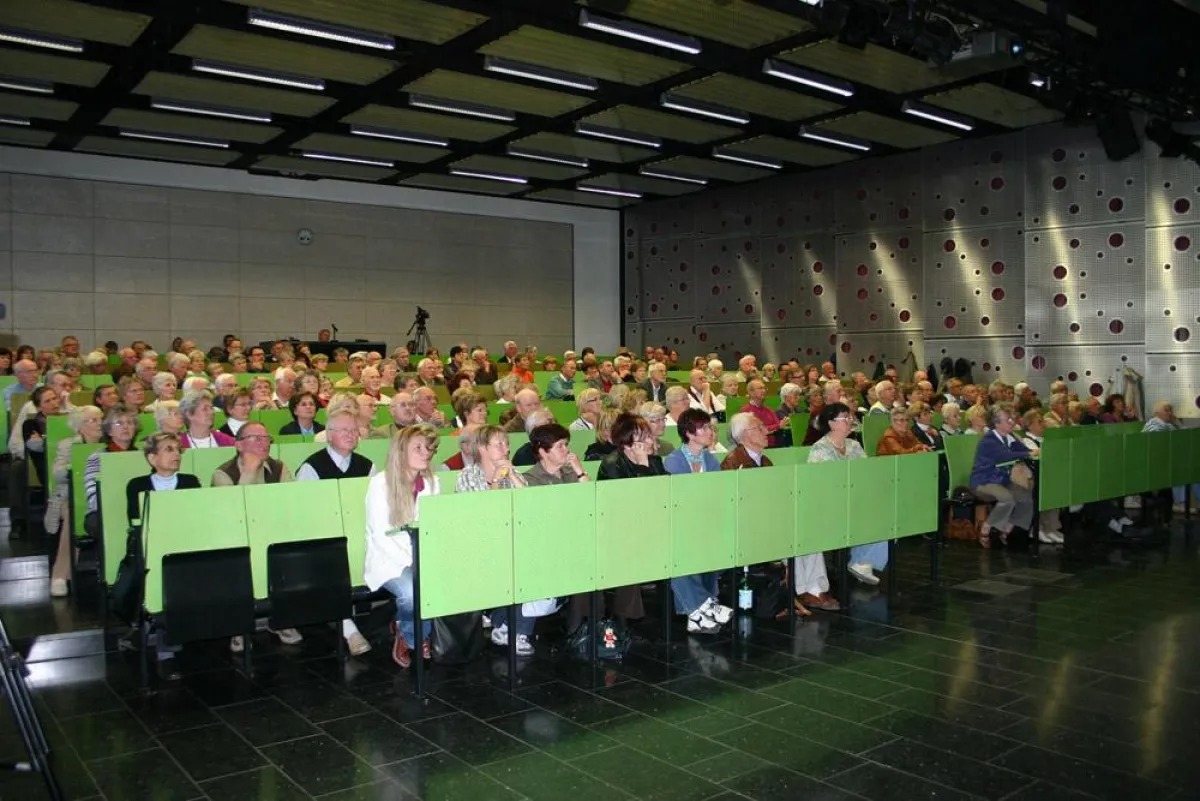 GenerationenHochschule zum Thema „Die mikrobiellen Infektionserreger und wir – wer wird das letzte Wort haben?“.