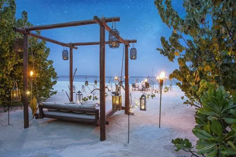 HEIRATSANTRAG UNTER WASSER ODER AUF DREAM ISLAND – UNENDLICHE MÖGLICHKEITEN IM HURAWALHI ISLAND RESORT Bild: HEIRATSANTRAG UNTER WASSER ODER AUF DREAM ISLAND – UNENDLICHE MÖGLICHKEITEN IM HURAWALHI ISLAND RESORT