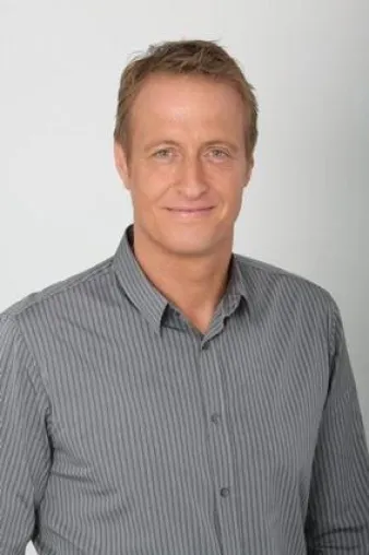 Bild: Die Allendorf Riehl GmbH heißt Moderator Florian König willkommen