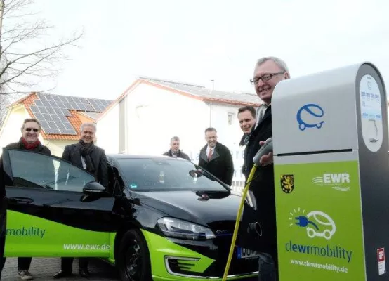 Bild: In Osthofen werden E-Mobile geladen